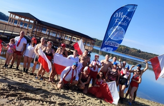 Patriotyczne morsowanie w Lginiu Tak 11 listopada spędziły morsy i foczki ze Wschowy FOTO