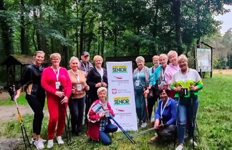 Seniorzy od września spacerowali z kijkami. Piękny wspólny czas ZDJĘCIA