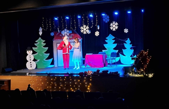 Wesoła Trójeczka wystawiła spektakl pt. Depresja Mikołaja