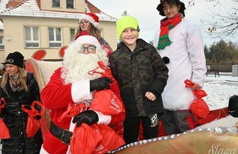 Orszak Mikołaja dotarłdo Krzepielowa i Starego Strącza. Mikołaj odwiedził też przedszkolaki ze Sławy ZDJĘCIA