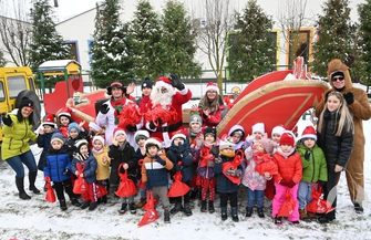 Orszak Mikołaja dotarłdo Krzepielowa i Starego Strącza. Mikołaj odwiedził też przedszkolaki ze Sławy ZDJĘCIA
