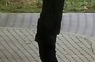 Włamanie do marketu w Lesznie. Policja szuka młodego mężczyzny FOTO