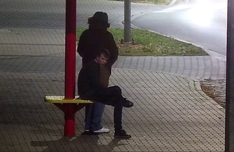 Włamanie do marketu w Lesznie. Policja szuka młodego mężczyzny FOTO