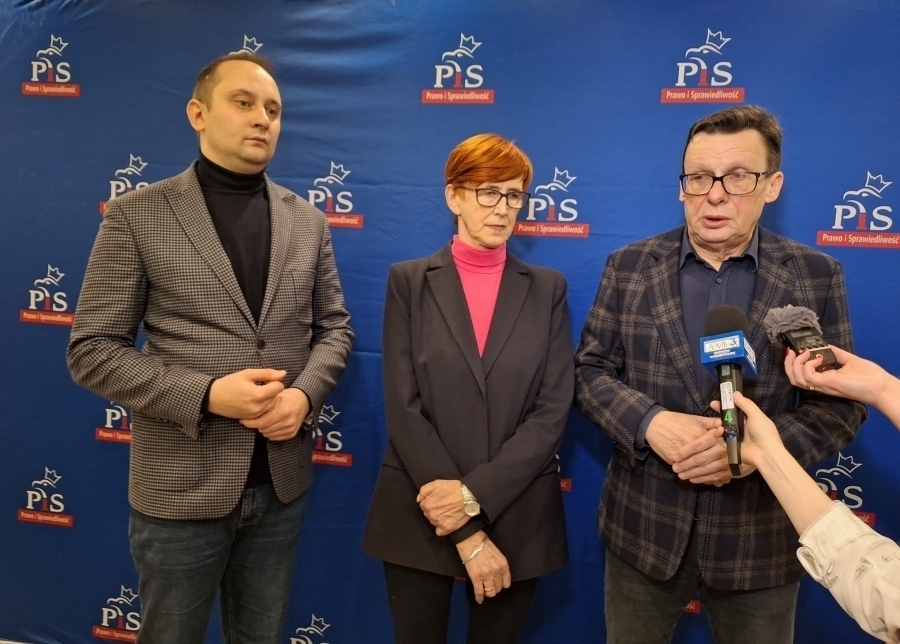 Marek Ast i Elżbieta Rafalska z PiS namawiajądo protestu. Doszło do brutalnego pogwałcenia Konstytucji