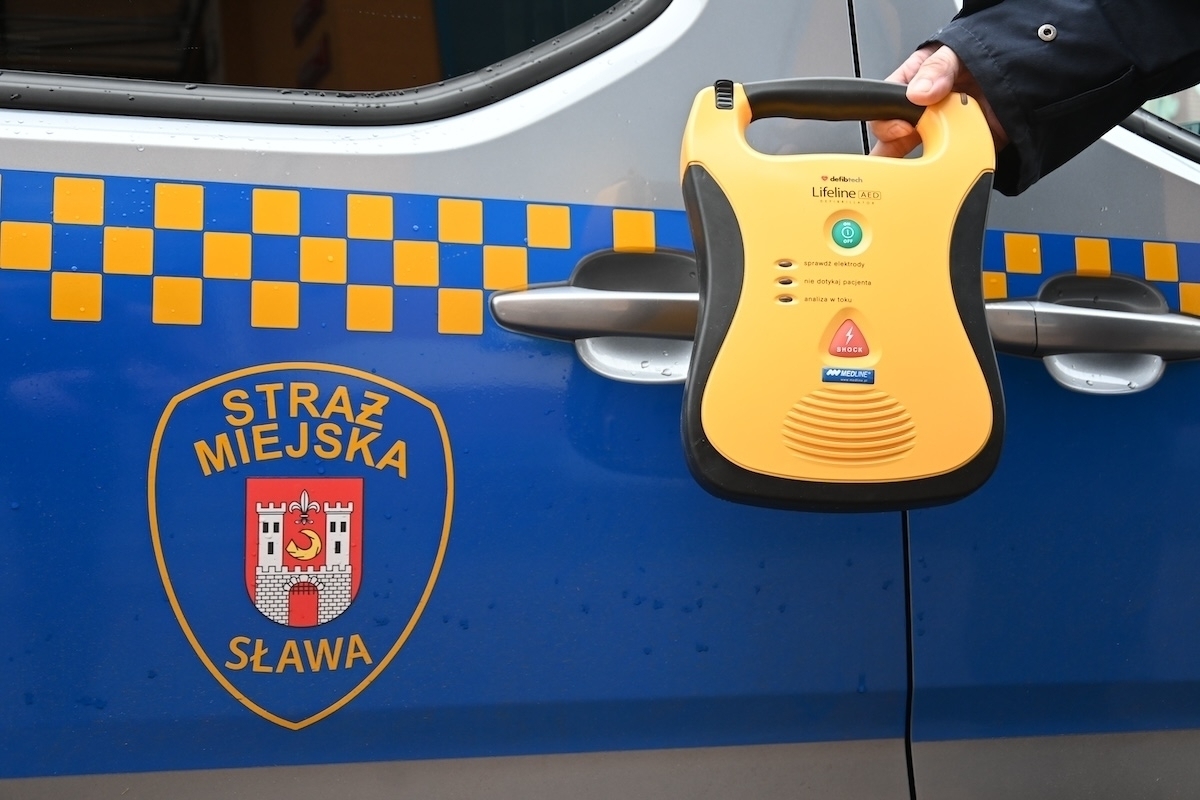 Sławska Straż Miejska z defibrylatorem AED