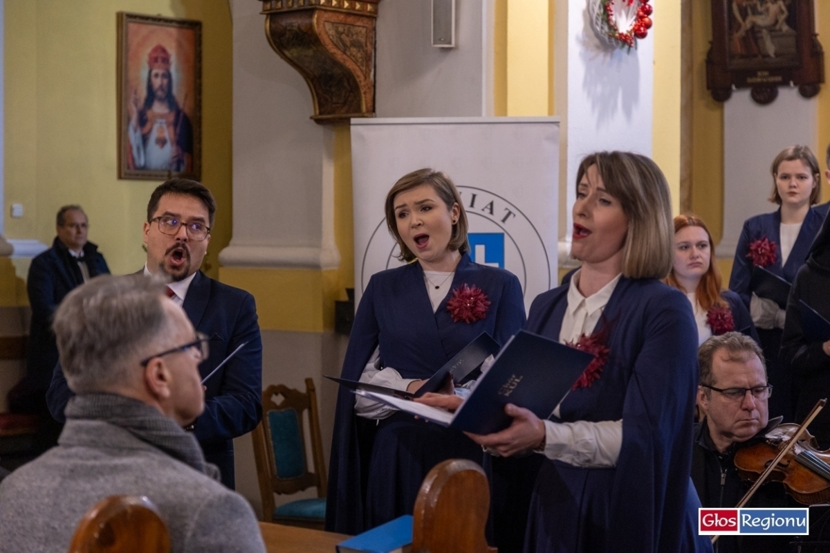 Chór KUL zachwycił kolędami we Wschowie. Na koncert zaprosił Zarząd Powiatu Wschowskiego