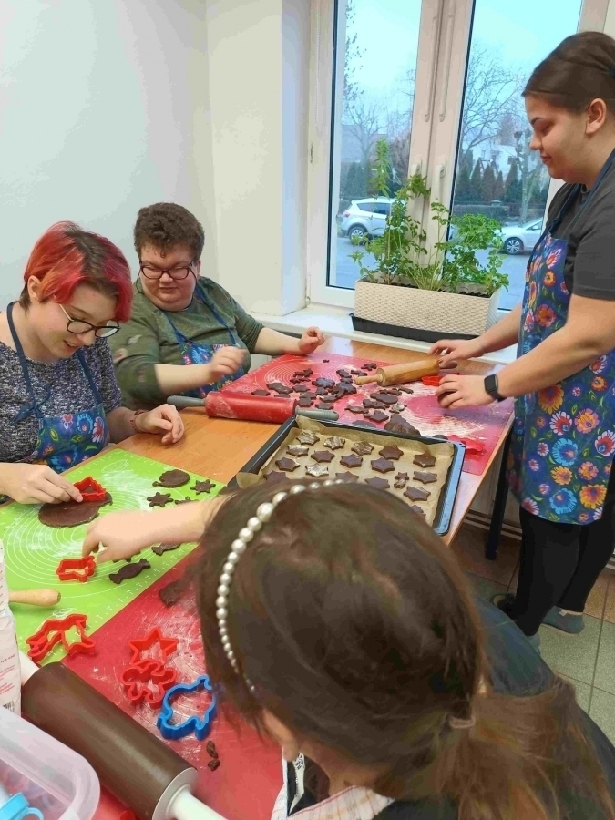 Przepis na samodzielność. Absolwenci SOSW gotująw ramach programu Rehabilitacja 25 plus FOTO