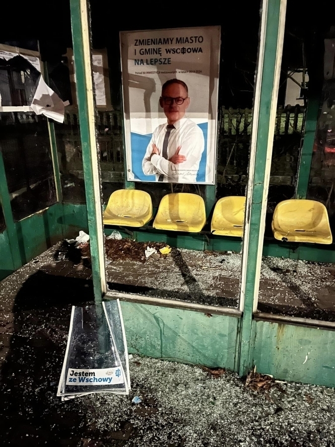 Wandalizm na przystankach wiejskich nie ustaje. Cały czas naprawiamy niszczone szyby