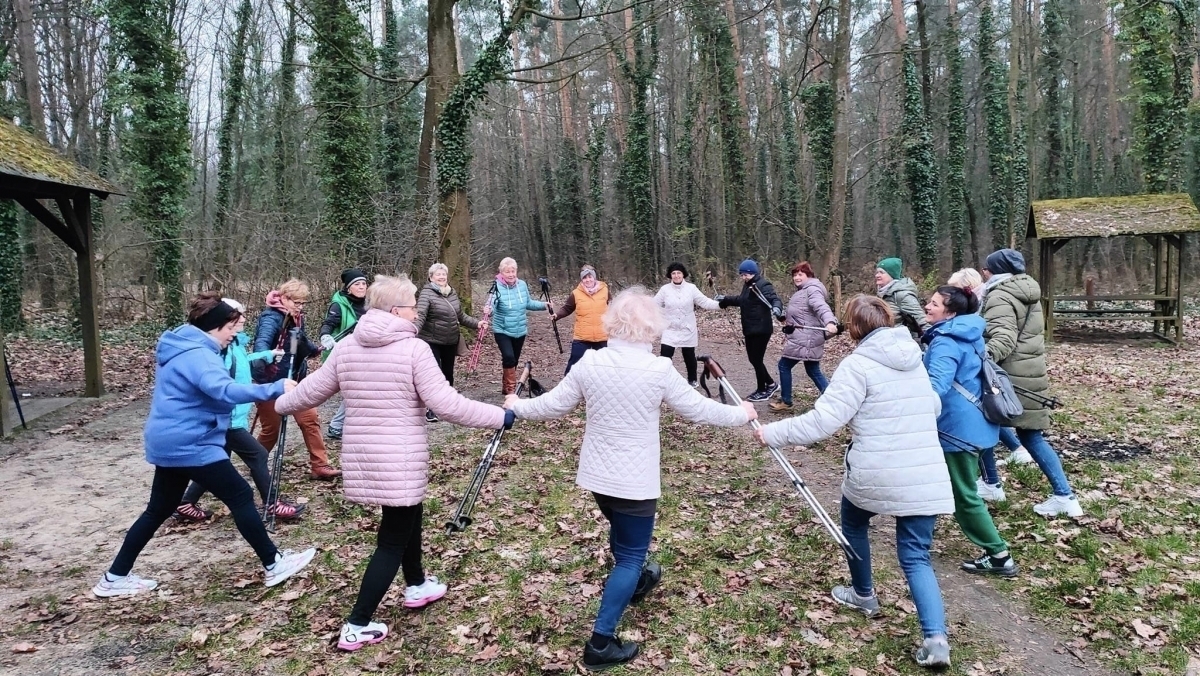 W oczekiwaniu na wiosnęspacerująz kijkami. Na nordic walking w Parku Wolsztyńskim zaprasza Aktywna Wschowa
