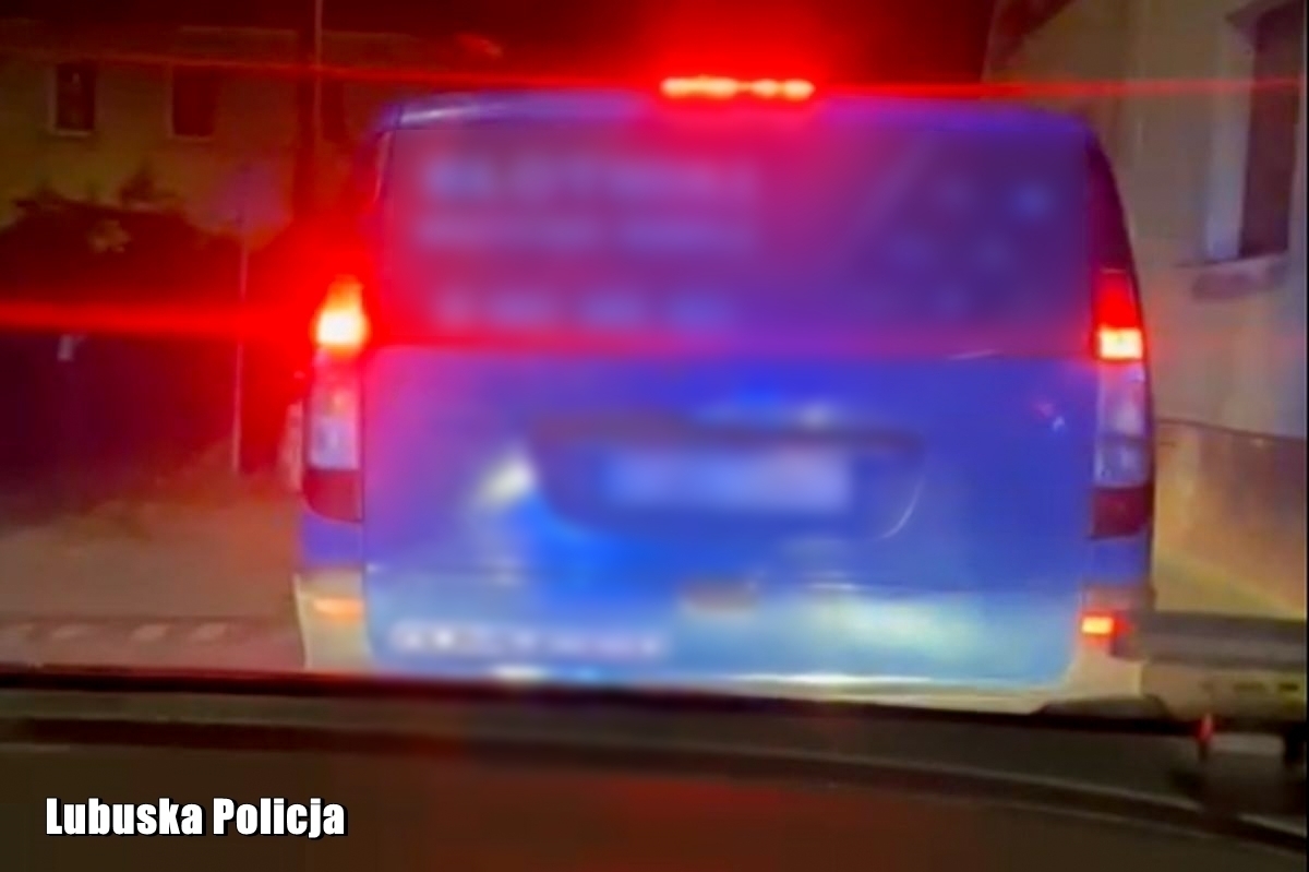 Pościg we Wschowie. Zatrzymano 28-latka za kierownicą Mercedesa VIDEO