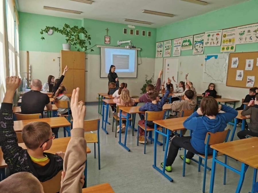 Czy jesteśsmartfonowym zombie Projekt Zwolnieni z Teorii w I LO Wschowa
