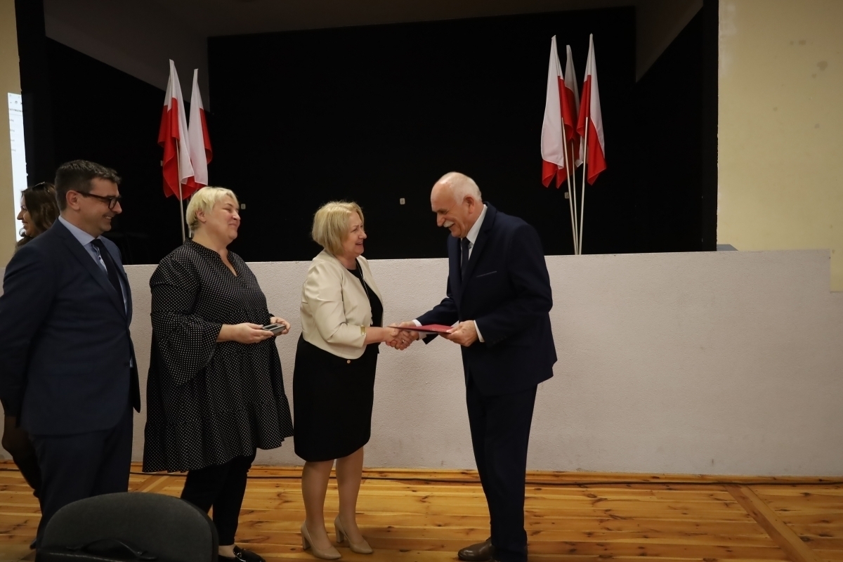 Były kwiaty i podziękowania. Ostatnia sesja VIII kadencji