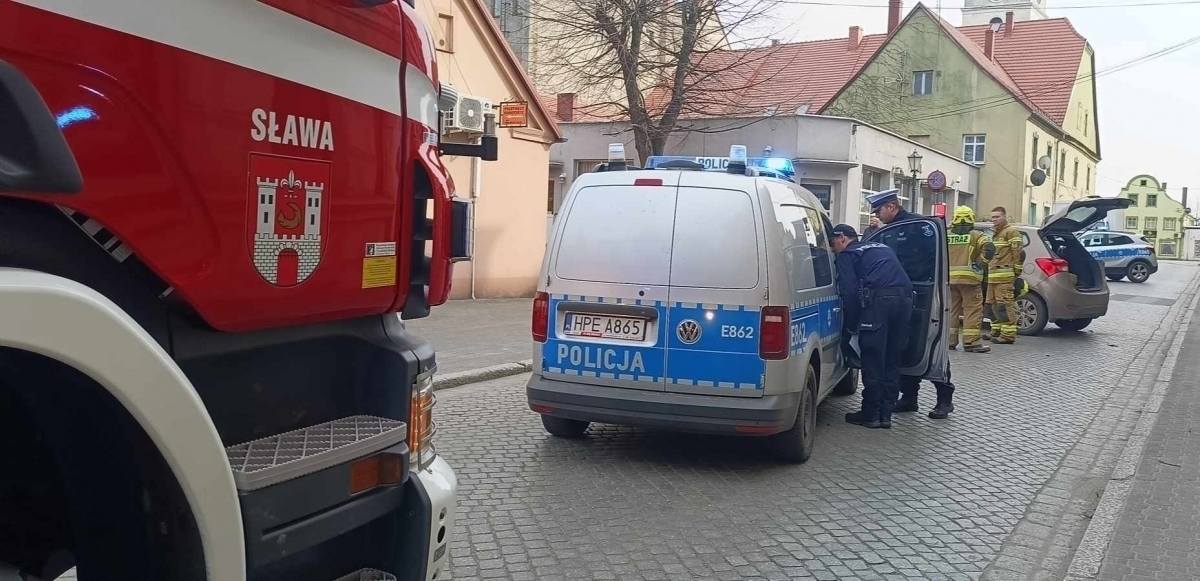 Czołowe zderzenie w Sławie. Kto zawinił na skrzyżowaniu ul. Waryńskiego i Chopina