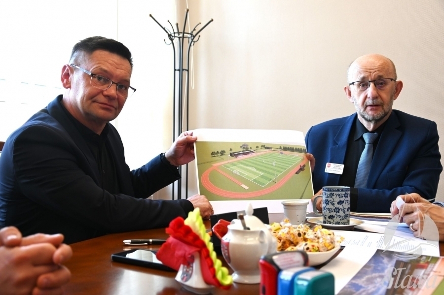 Przebudowa Stadionu Miejskiego w Sławie ma zakończyćsię za 17 miesięcy. Burmistrz właśnie podpisał umowę
