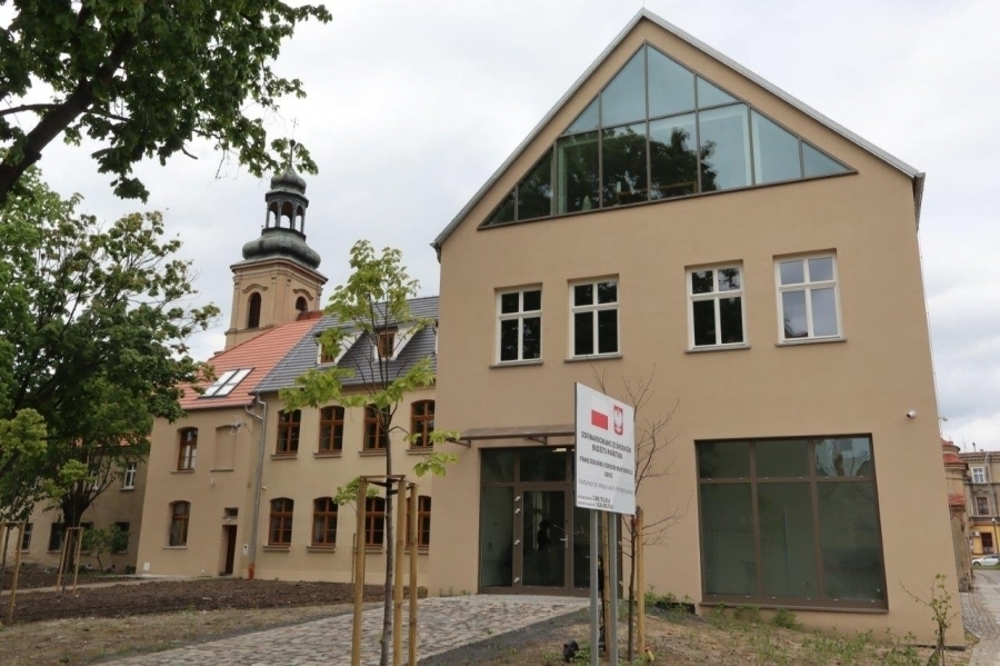 Na ścianie budynku Oikos zawiśnie tablica pamiątkowa A. Żurawskiego i bohaterów Solidarności RI