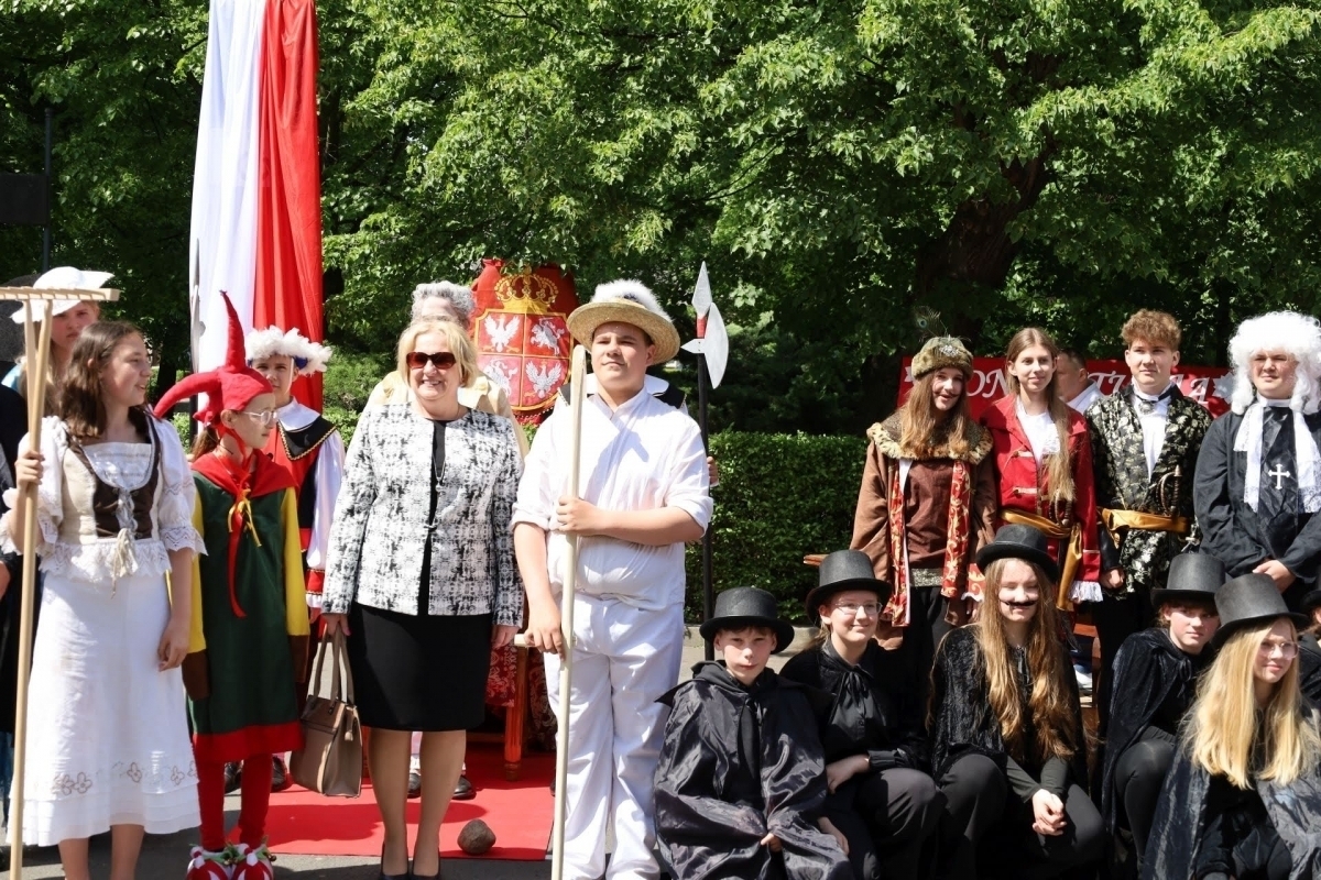 Szlichtyngowa świętowała 233. rocznicę Konstytucji 3 Maja - msza przemówienia i patriotyczny spektakl