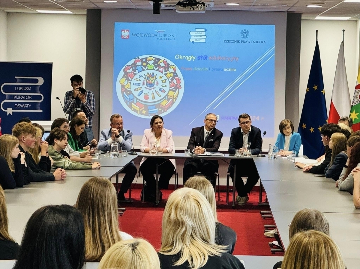 Licealiści z Zana debatowali o prawach dziecka i ucznia w Lubuskim Urzędzie Wojewódzkim