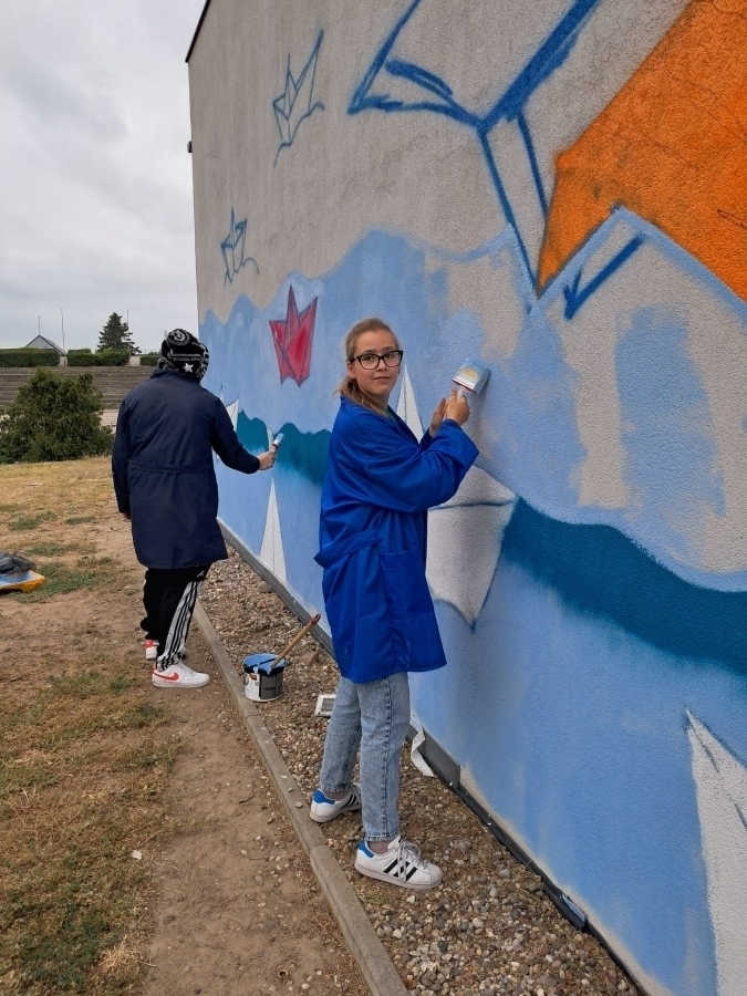 SOSW chwali się nowym kolorowym muralem. Autorkąjest Joanna Lewandowska