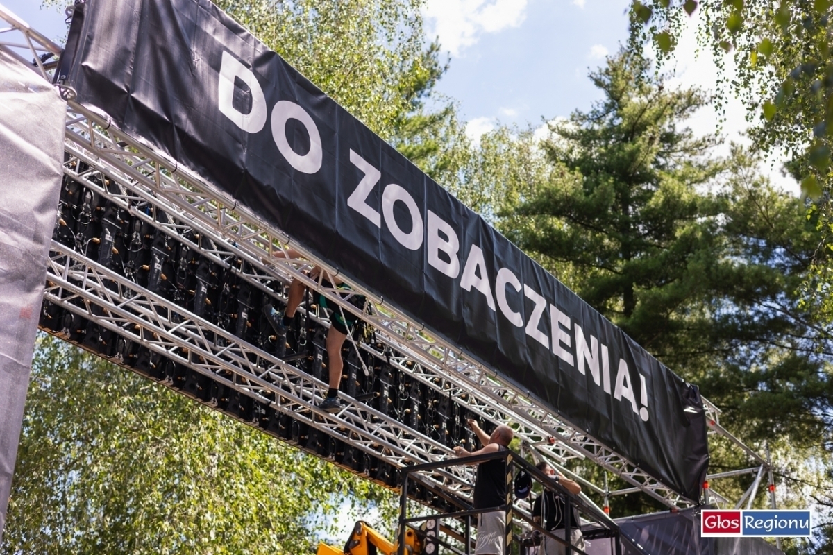 Trwająostatnie przygotowania przed Rap Stacją. Scena jużstoi FOTO