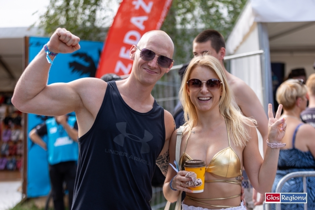 Festiwal Rap Stacja 2024 rozpoczęty. Tłumy nad Jeziorem Sławskim ZDJĘCIA