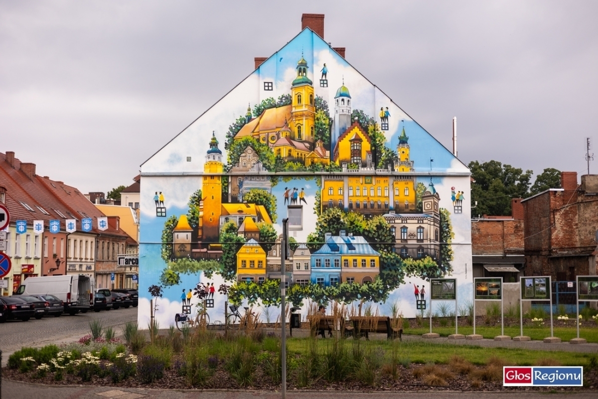 Tytus Brzozowski odwiedził Wschowę. Artysta podziwiał swój mural