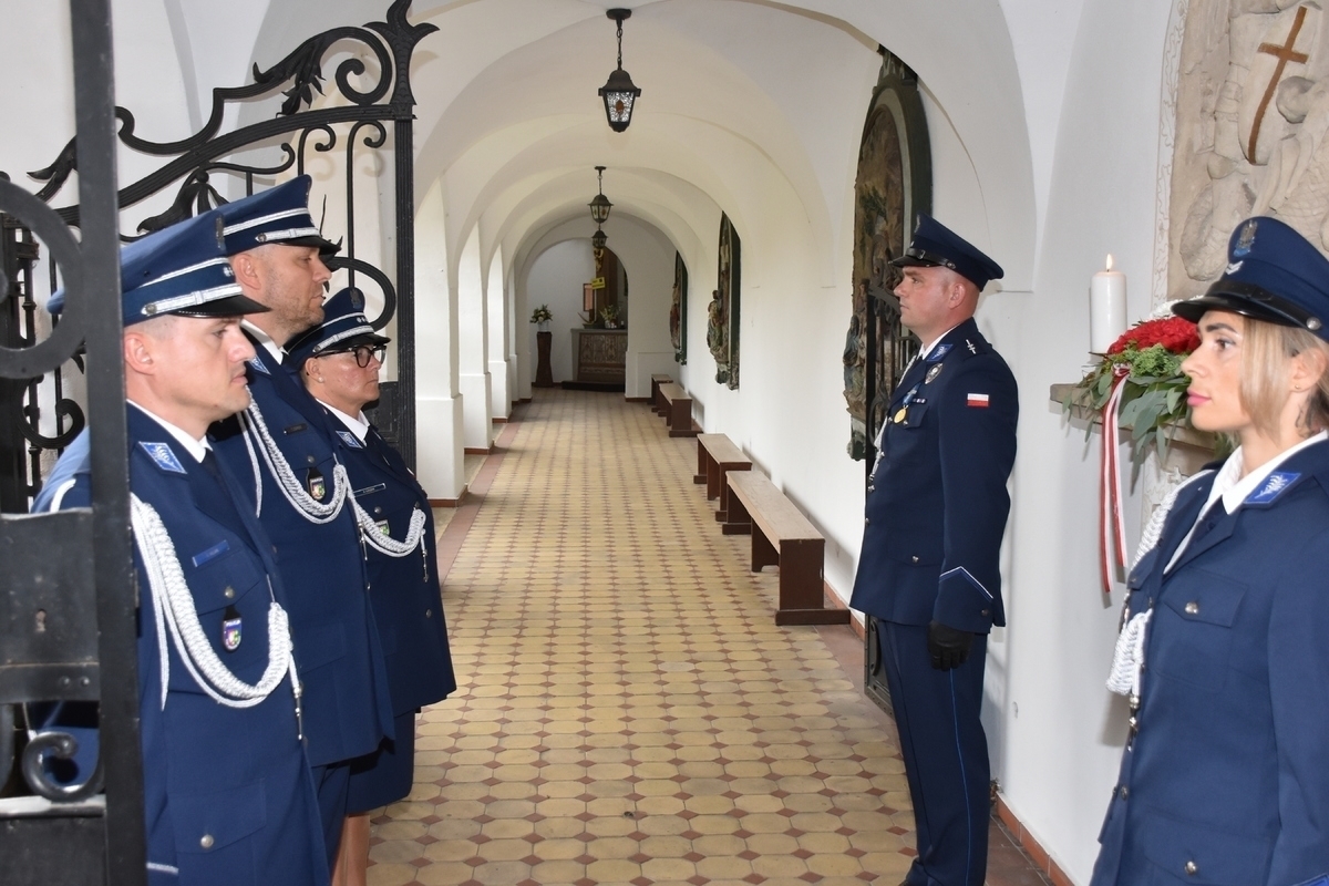 Święto Policji we Wschowie. Funkcjonariusze odebrali akty mianowania na wyższe stopnie