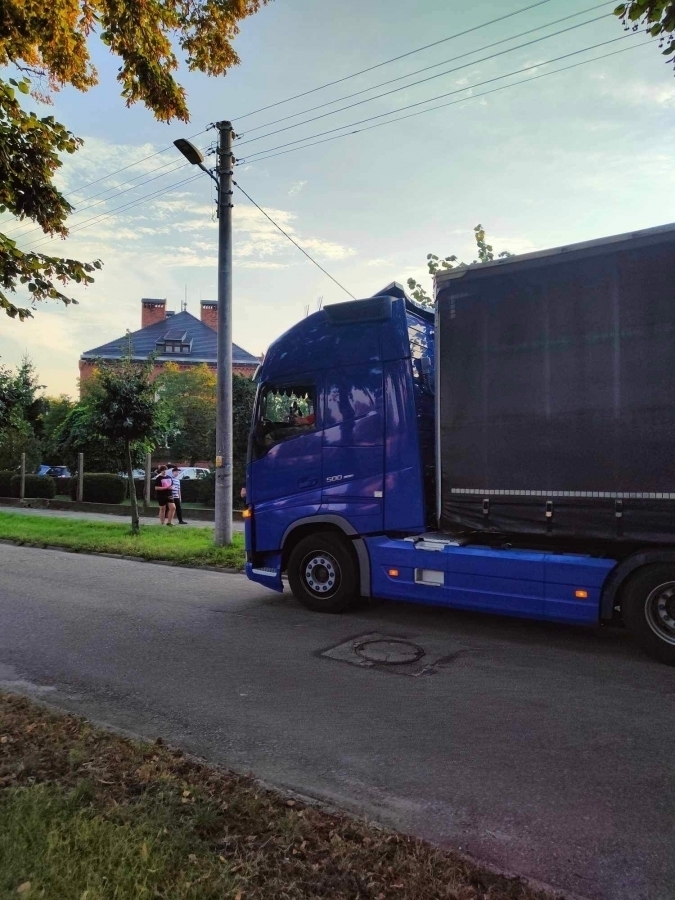 Pakują ładują pomagają. I LO Wschowa w akcji dla powodzian FOTO