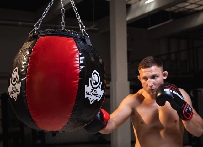Jak dobrać sprzęt do sportów walki dla amatora
