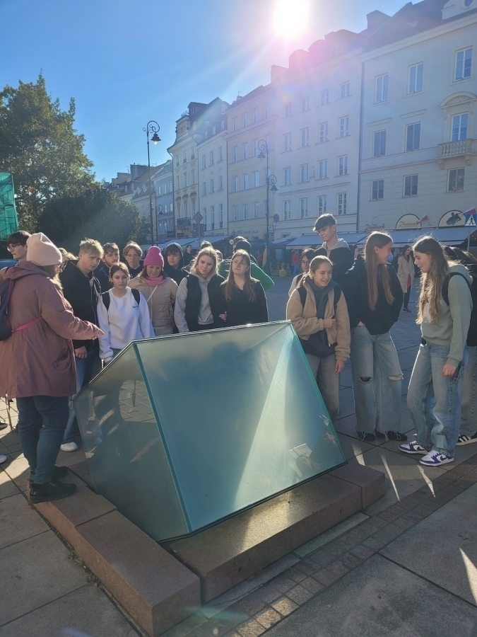 Młodzieżowa Akcja Samorządność 2024. Warszawski wyjazd uczniów ze Wschowy