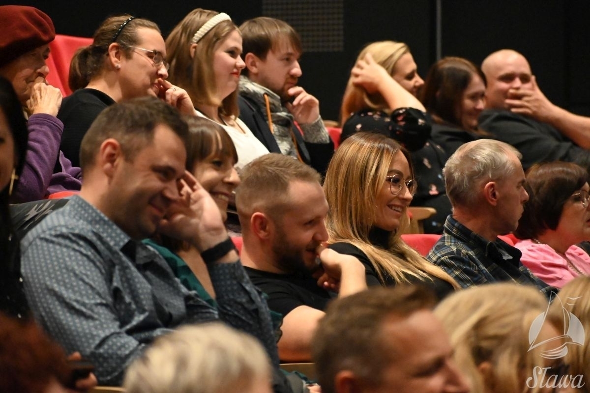 Stand-up na pomoc Adasiowi. Karp rozbawił publiczność w Sławie