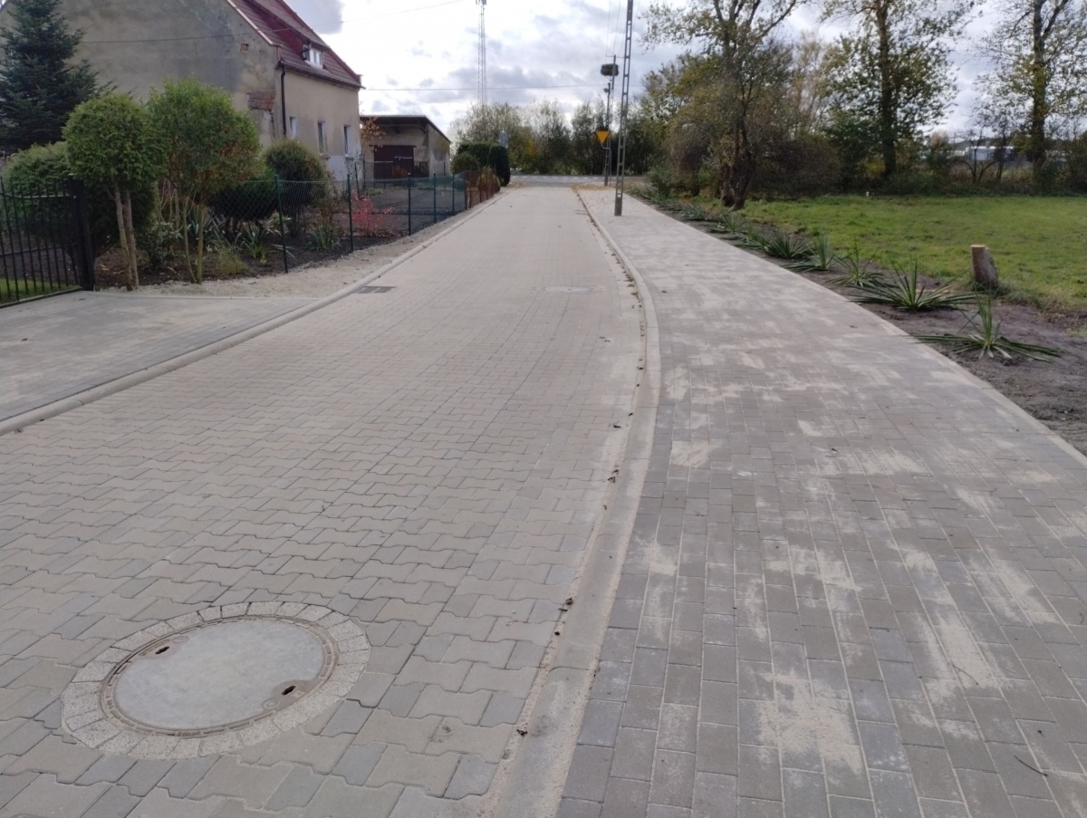 Droga gminna w Starych Drzewcach przebudowana. Trasa do szkoły będzie bezpieczniejsza