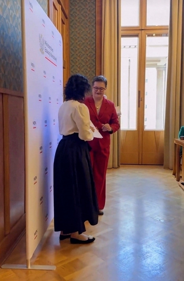 Karolczyk-Kozyra otrzymała powołanie z rąk Lubnauer. Dyrektor I LO będzie doradzać Minister Edukacji