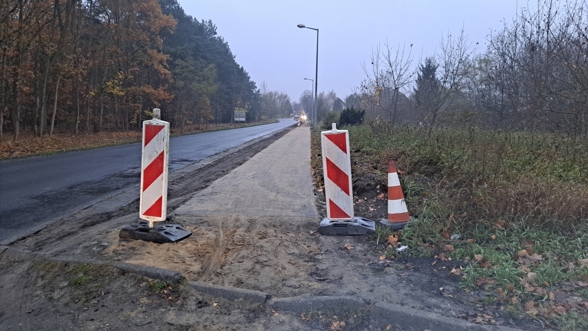 Utrudnienia na ul. Przemysłowej w Sławie. Remont chodnika potrwa do końca listopada