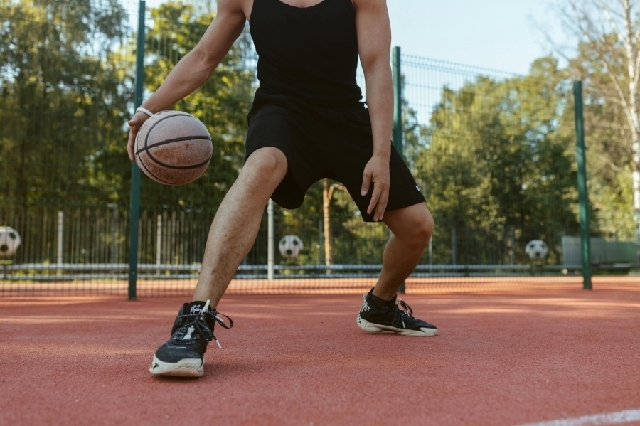 Spodenki sportowe męskie - jak wybrać odpowiedni model