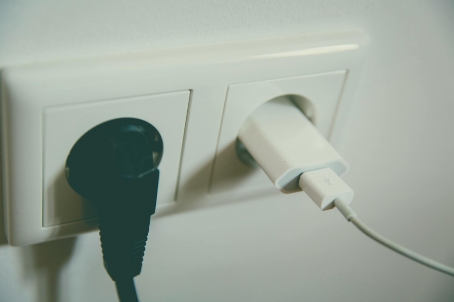 Uniwersalna ładowarka do laptopa wygoda i wszechstronność w jednym urządzeniu