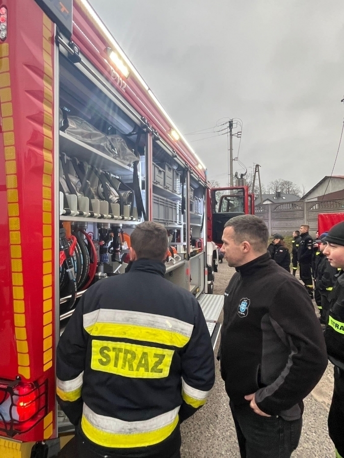 Nowy wóz strażacki w gminie Wschowa. OSP Łysiny-Wygnańczyce ma się czym pochwalić
