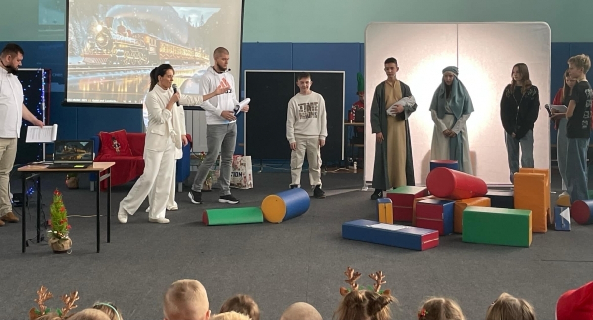 Jasełka w Szkole Podstawowej nr 1 we Wschowie. Wystąpili uczniowie i nauczyciele FOTO