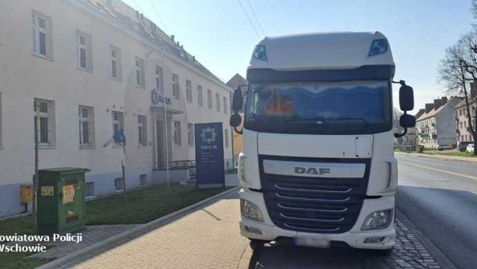 Niebezpieczna jazda z Belgii do Radomia zakończona policyjną kontrolą. Kierowca tira był pijany
