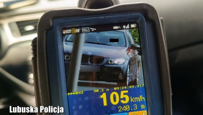 Pościg ulicami Szlichtyngowy, w tle narkotyki i sądowy zakaz. „Kierowca BMW z impetem ominął policjantów”