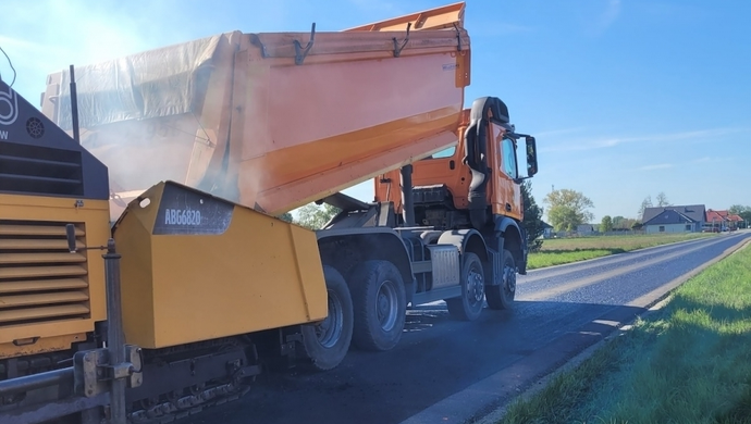 Ostatnia faza przebudowy drogi w Puszczy prawie zakończona. Wkrótce pojedziemy nowym asfaltem