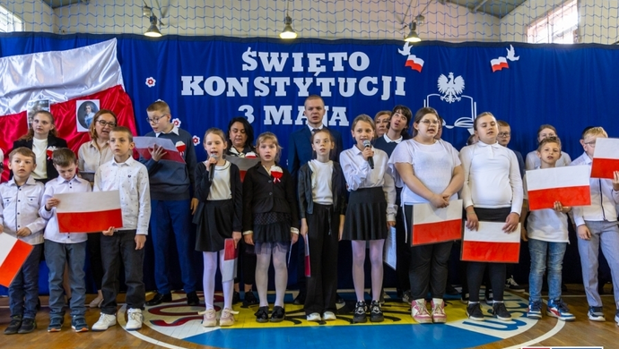 Patriotycznie w SOSW we Wschowie. Powiatowe Obchody Narodowego Święta Trzeciego Maja (VIDEO)