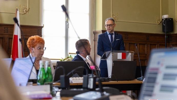 I sesja Rady Miejskiej we Wschowie. Burmistrz Antkowiak: „Mieszkańcy nie oczekują od nas awantur, a wytrwałej i ciężkiej pracy”