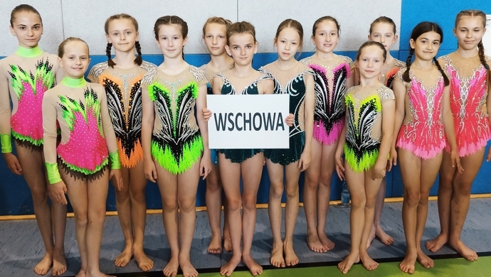 Akrobatki ze Wschowy triumfują w Szczecinku. „Posypały się prawie same złote medale”