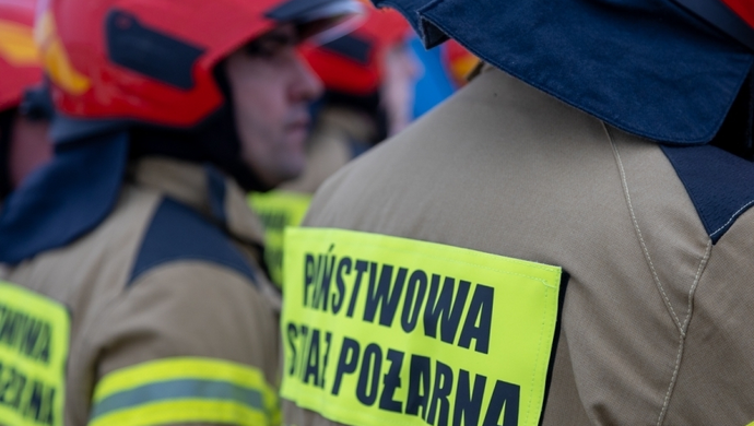 Groźny incydent na ul. Łaziennej. Mieszkanka trafiła do szpitala z objawami zatrucia czadem