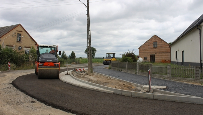 Przebudowa drogi na trasie Górczyna-Zamysłów postępuje (FOTO)