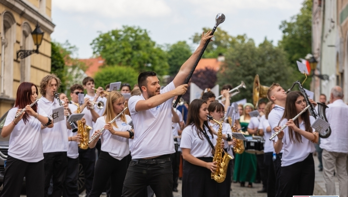 Orkiestra Maestoso prosi o wsparcie. Chcą podbić Hiszpanię!