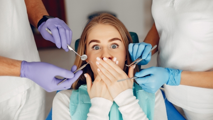 Lęki przed dentystą w wieku dorosłym – jak je przezwyciężyć?