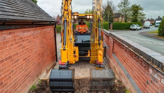 Czy warto włączyć do swojej floty maszyn koparko-ładowarkę 3CX COMPACT PLUS?