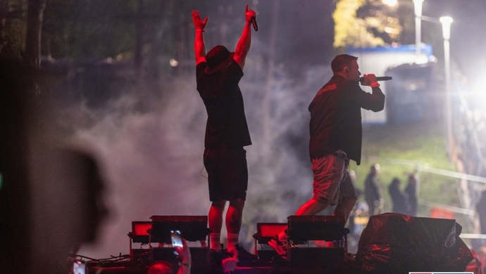 Koncerty po burzy wróciły ze zdwojoną siłą. Tak bawiła się Rap Stacja w piątek [ZDJĘCIA]