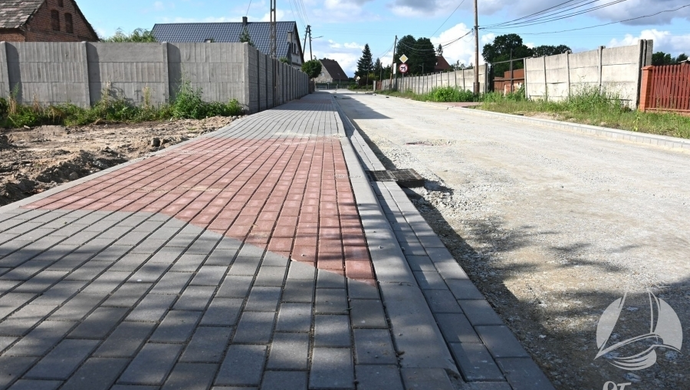 Przebudowa drogi w Łupicach. Nowe chodniki i zjazdy do posesji już są [FOTO]